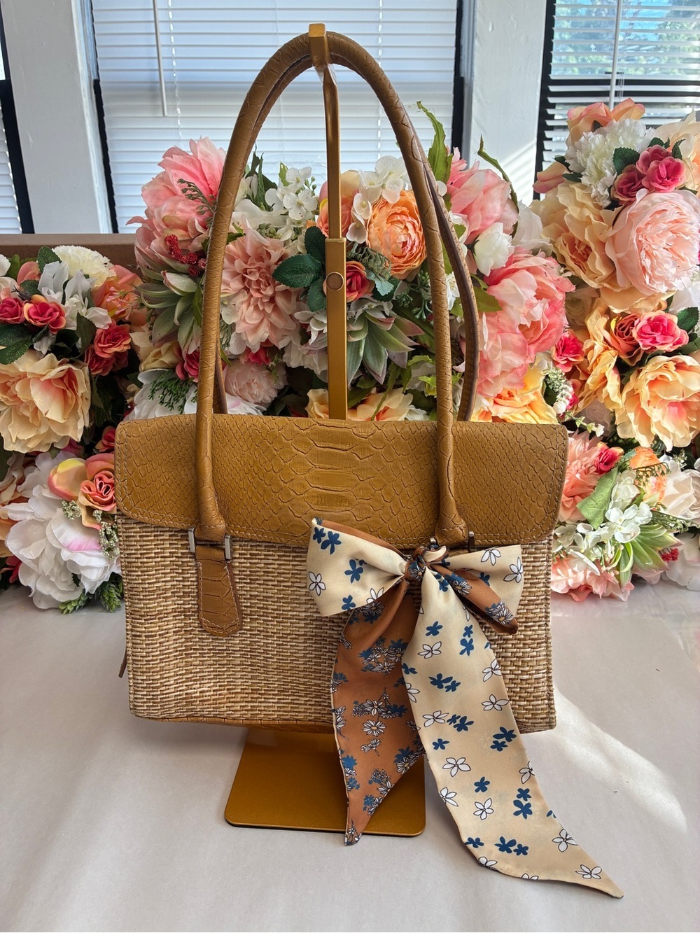 Liz Claiborne Woven Straw / Faux Snakeskin Trim Multi-Compartment Shoulder Bag